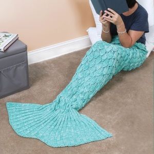 knit mermaid tail blanket